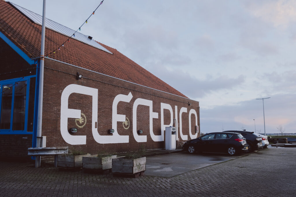 Electrisch auto laden broedplaats BOGOTÁ halfweg