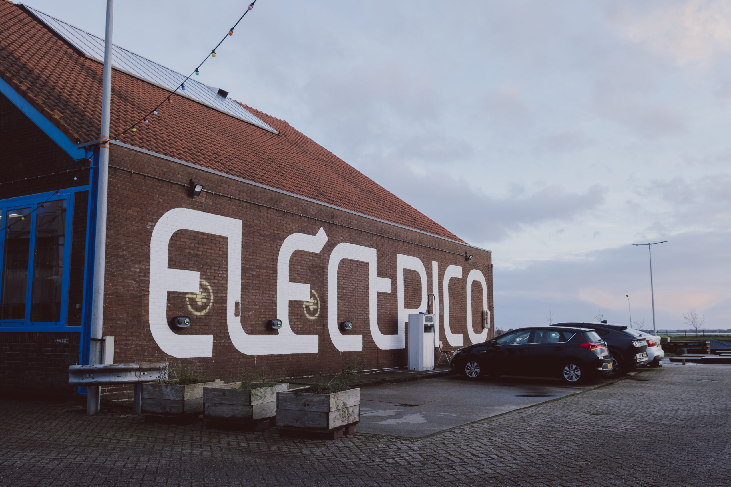 Electrisch auto laden broedplaats BOGOTÁ halfweg